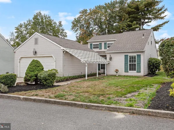 2 Nantucket Ct, Medford, NJ 08055