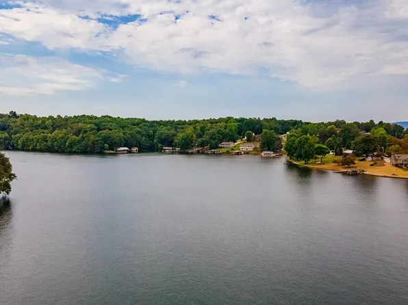 393 Spruce Dr, Spring City, TN 37381