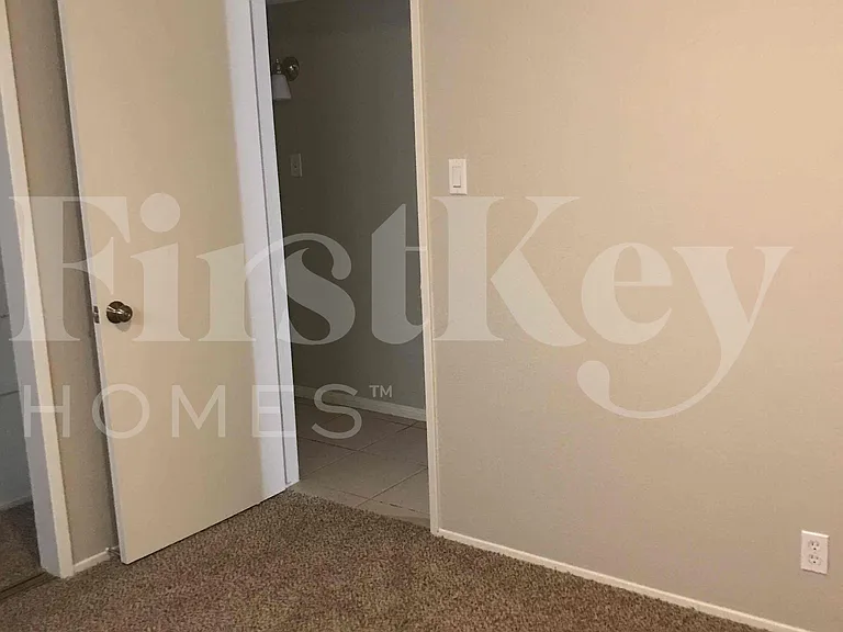 1810 Renada Cir — Photo 27