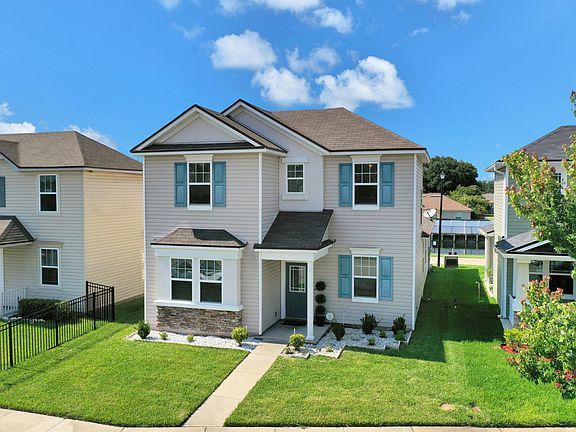 2nd image of 322 Vineyard Ln