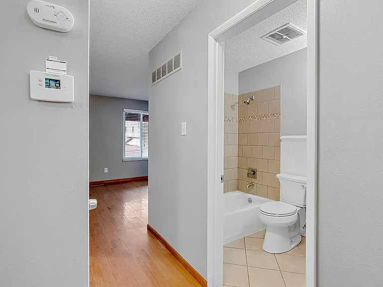 1149 Saratoga Dr — Photo 2