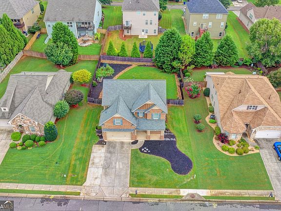 2nd image of 515 Creekshire Cir