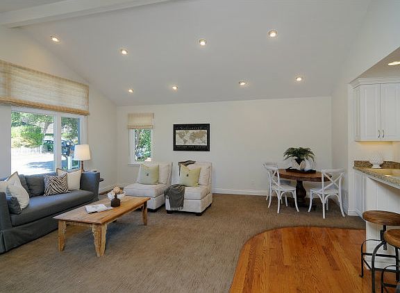 3rd image of 705 Oak Knoll Ln