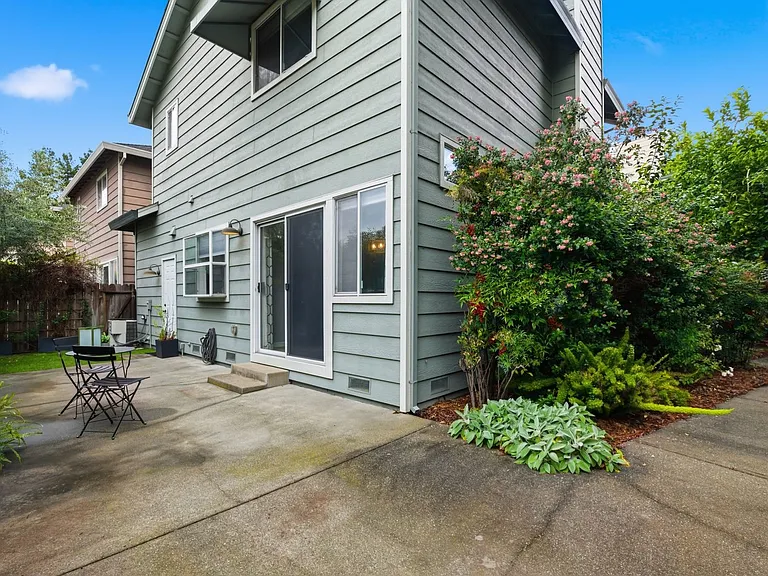 62 Avalon Ct — Photo 34