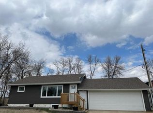 82710 330th St, Ellendale, MN 56026