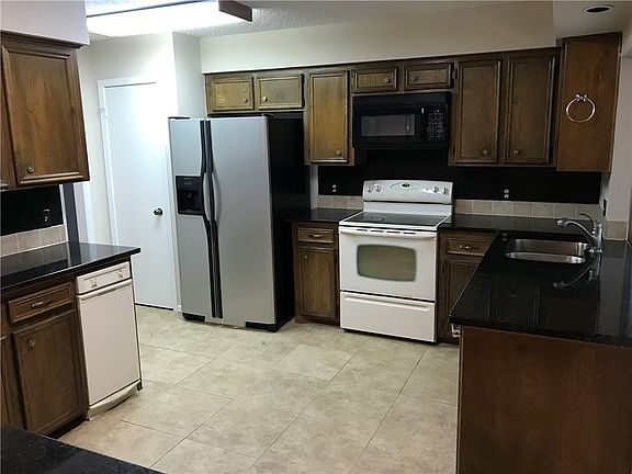 5th image of 2408 Orleans Dr