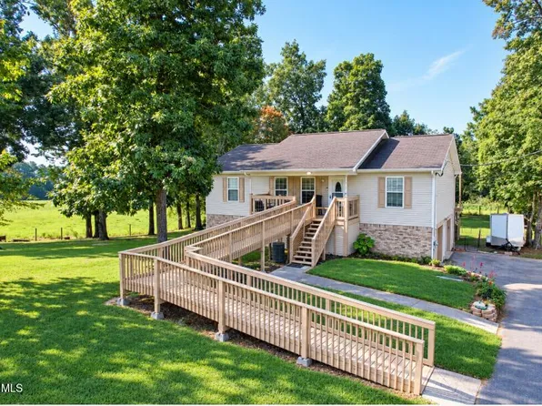 621 Keene Cir, Dandridge, TN 37725