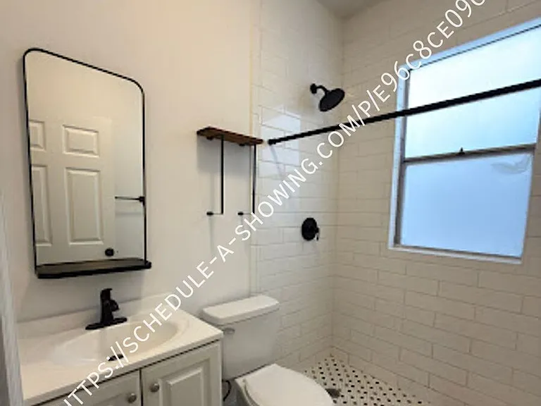 911 E 23rd Ave #9 — Photo 4