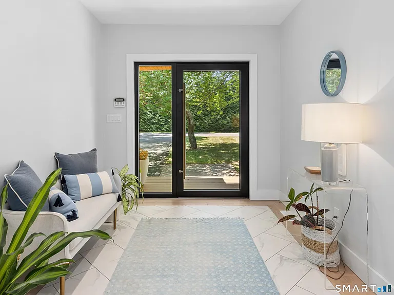 33 Little Fox Ln — Photo 3