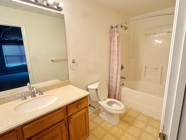 1712 Weber Ave — Photo 7