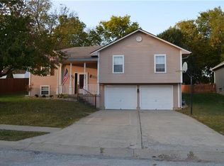 1015 SW Southcrest Dr, Blue Springs, MO 64015