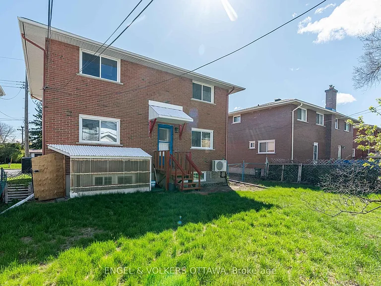 896 Pinewood Cres #3 — Photo 31