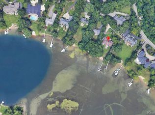 1 Walnut Ln, Orchard Lake, MI 48324