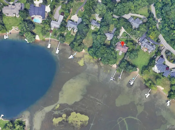 1 Walnut Ln, Orchard Lake, MI 48324