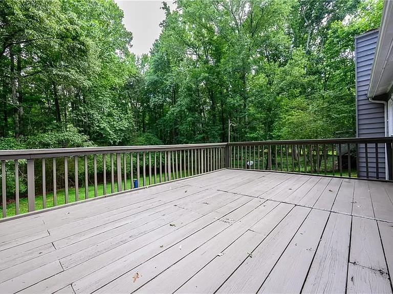 2100 Whitebluff Way — Photo 36