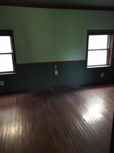 2nd image of 624 Sycamore Dr