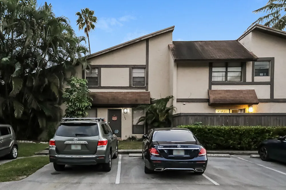 3 bed, 2.0 bath, 1368 sqft, $3,020 — Photo 1