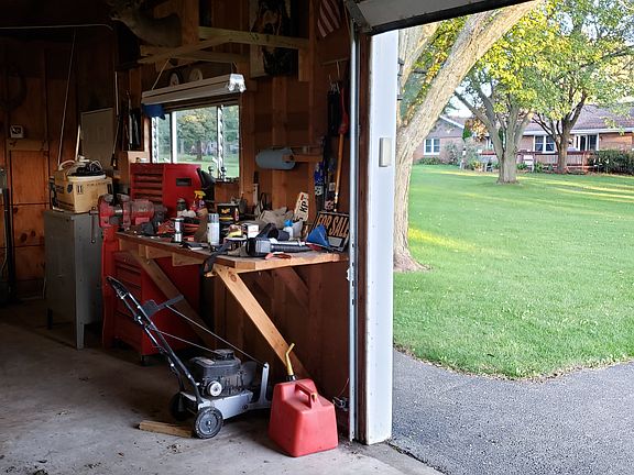Work bench in shed