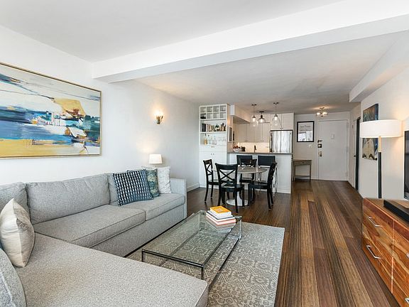 4th image of 32 Gramercy Park S #13DD