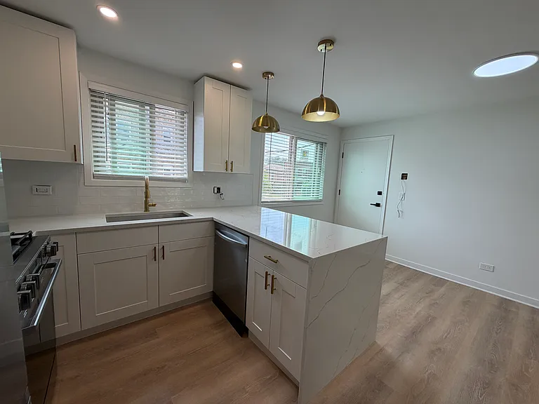 5819 W Higgins Ave #2D — Photo 3