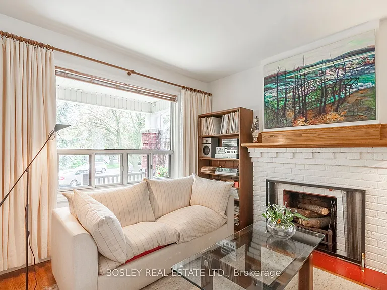 22 Martin Cres — Photo 7