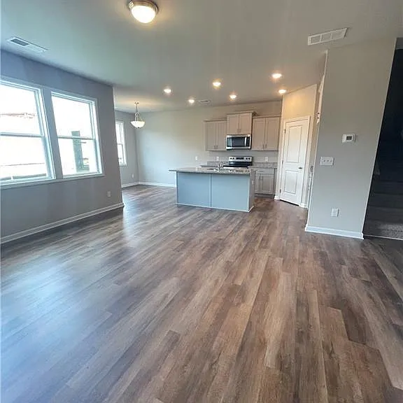 130 Old Mill Dr — Photo 6