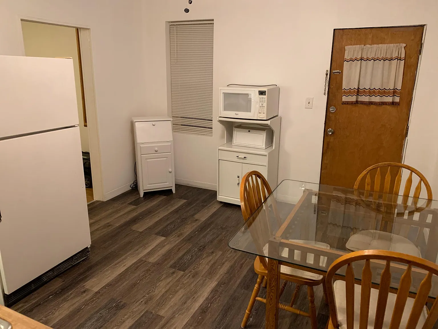 528 Glenn St photo 1