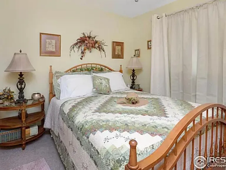 1421 Adams Cir — Photo 15