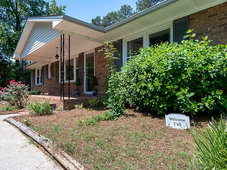 320 Broken Saddle Ln — Photo 3