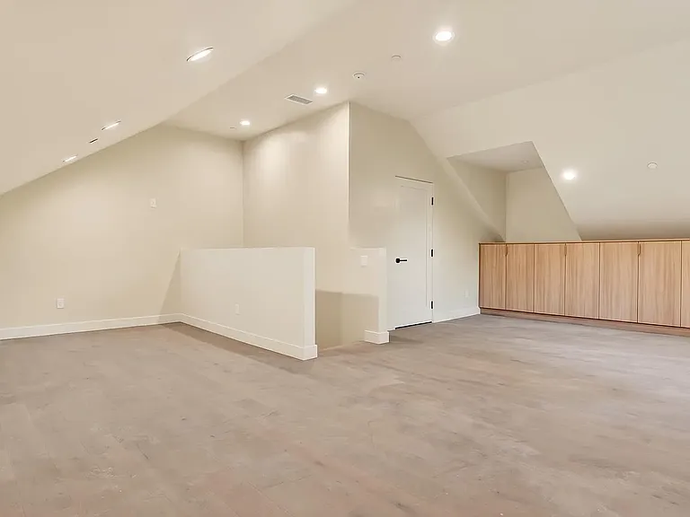 4817 Genesta Ave #1/2 — Photo 12