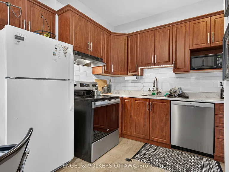 35 Craig St #1 — Photo 7