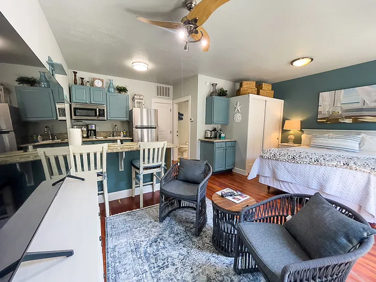 175 E E St — Photo 12