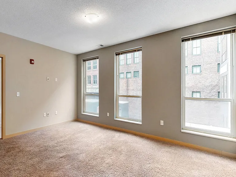 L14 Flats — Photo 80