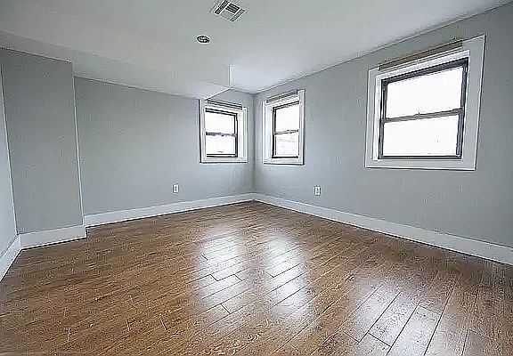 5th image of 1503 Gates Ave APT 3B