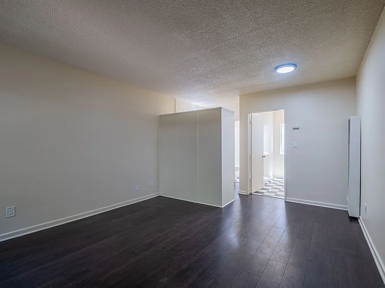 220 S Commonwealth Ave #103 — Photo 5