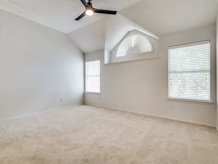 7046 Saint Augustine Dr — Photo 20