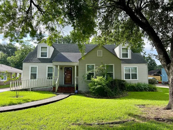4526 Woodlawn Dr, Port Arthur, TX 77642