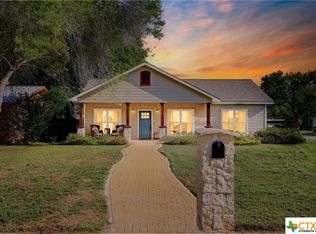 1329 E Milam St, Luling, TX 78648