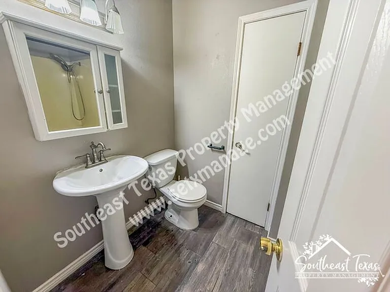 290 Beach St — Photo 4
