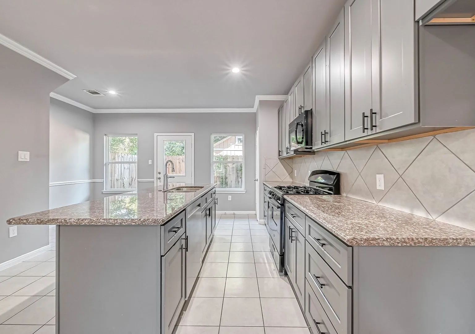 7903 Moonbeam St — Photo 3