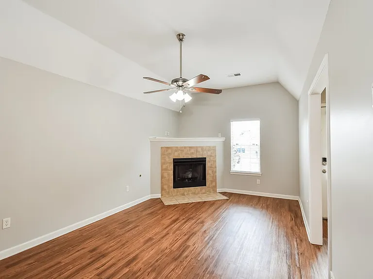 9296 Brooks Dr — Photo 4