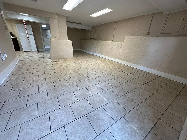 2415 Duncan St — Photo 4