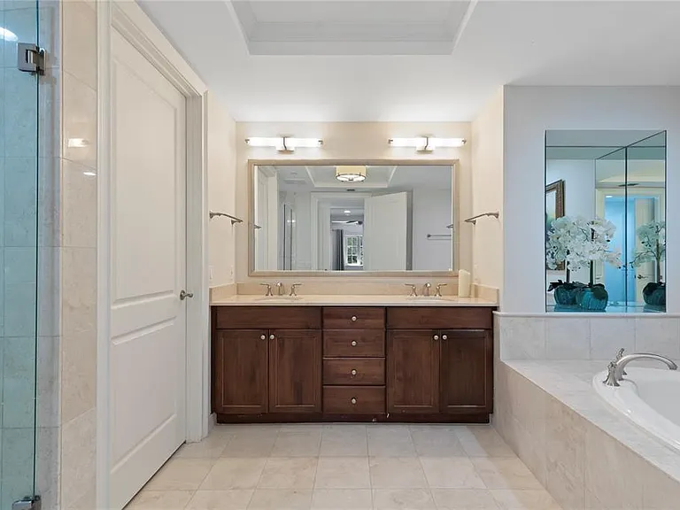 300 Beach Dr NE #302 — Photo 16