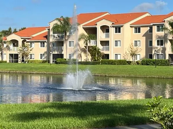 1590 S 42nd Cir APT 310, Vero Beach, FL 32967