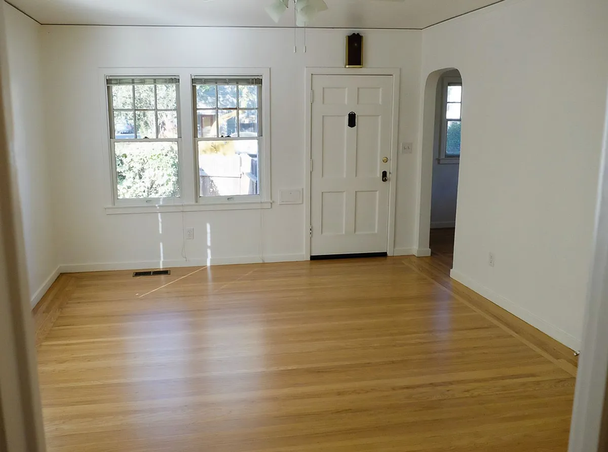 Building Photo - 422 E St