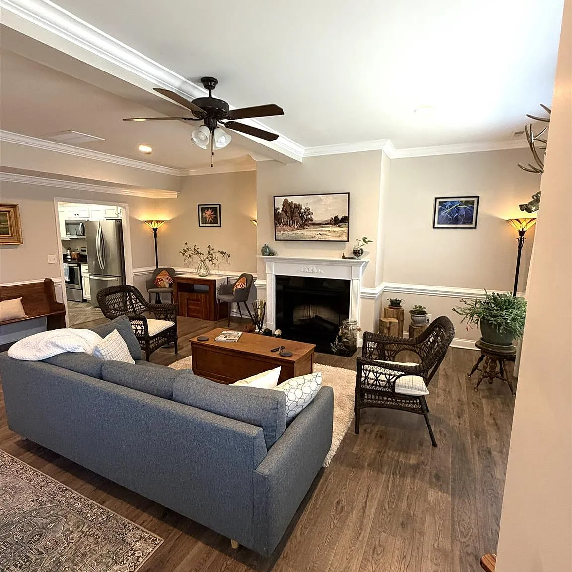3 bed, 2.5 bath, 1710 sqft, $1,995 — Photo 3