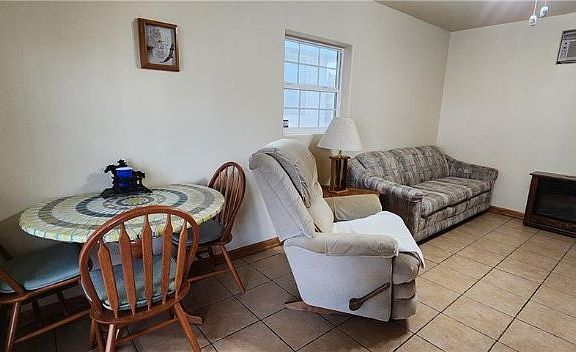 5th image of 2404 Starling Cir W