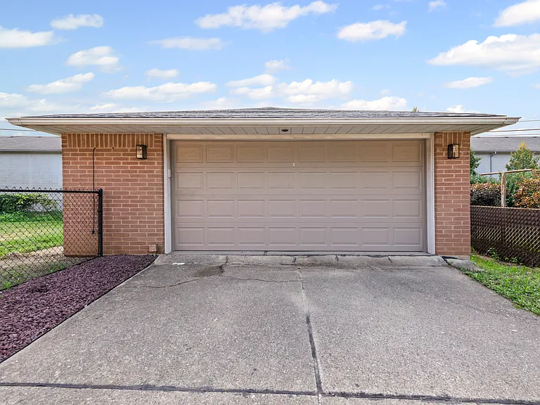 32447 Hawthorne Dr — Photo 20