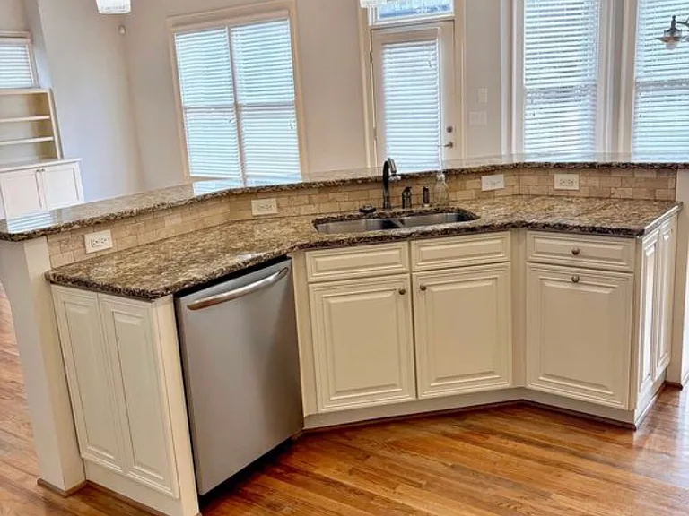 1043 Antioch Dr — Photo 8