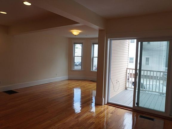 4th image of 20 Moraine St APT 1